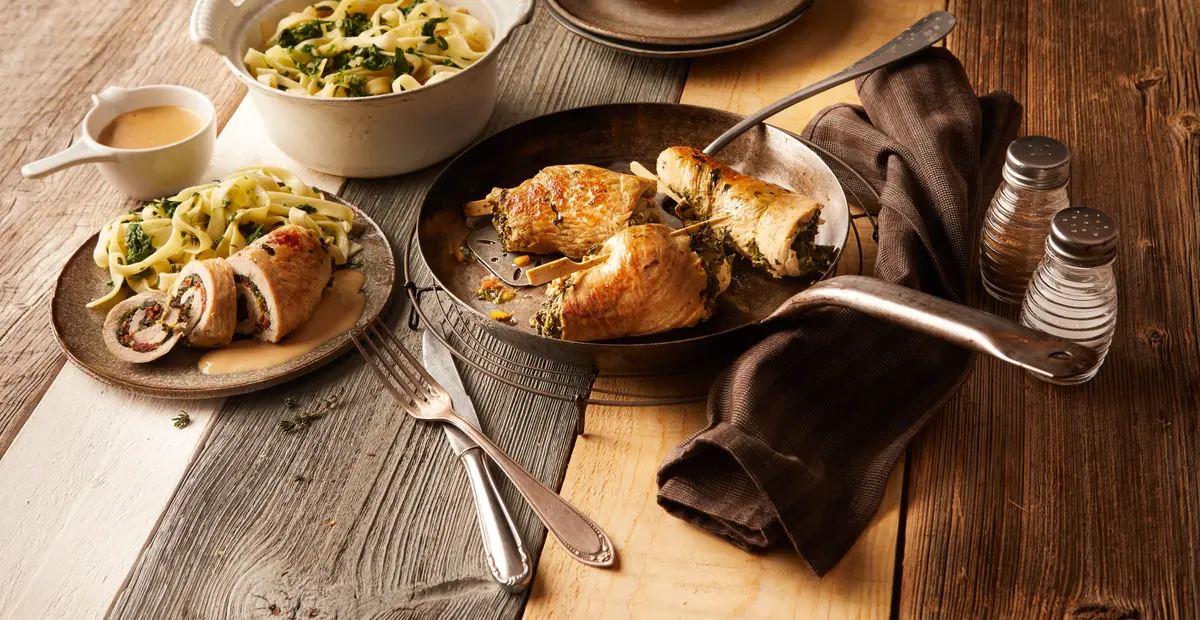 Italienische Putenröllchen mit Spinat auf Weißweinsoße