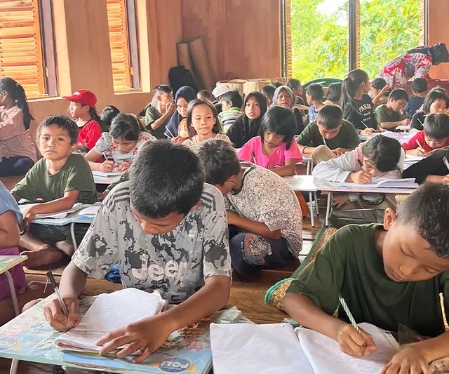 Eine Schulklasse im globalen Süden.