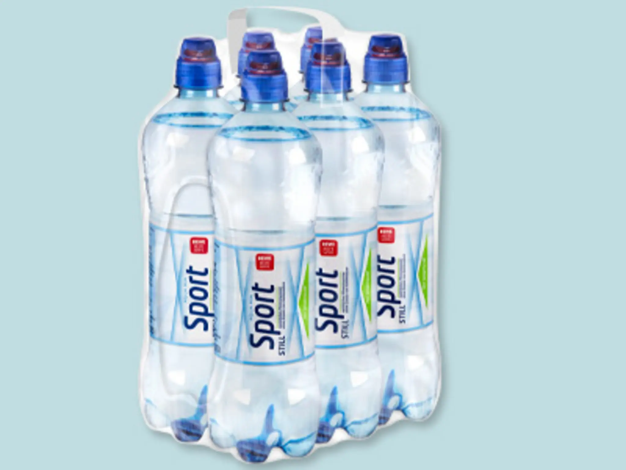 Die REWE Aqua Mia Sport Flasche aus 100 % Recyclat. 