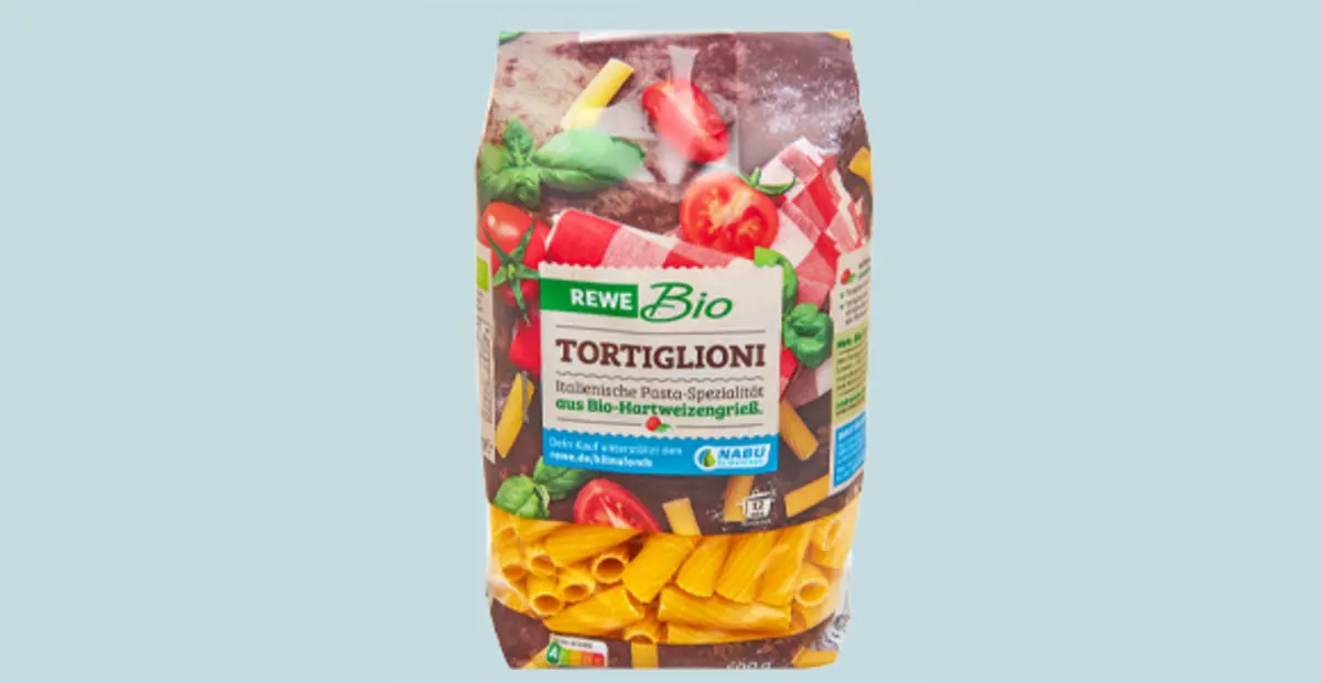 Eine Packung REWE Bio Tortiglioni im verschweißten Beutel