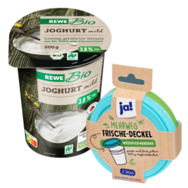 Ein 500-Gramm-Becher REWE Bio Joghurt und ein Mehrweg-Frischedeckel. Mit dem Deckel kann man den Joghurt wiederverschließen.