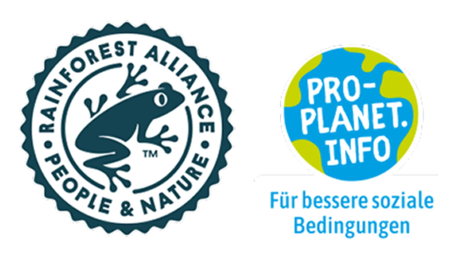 Das Logo der Rainforest Alliance kennzeichnet Bananen von zertifizierten Plantagen.  Das Pro Planet Siegel bekommen nachhaltigere Produkte, die strenge Anforderungen erfüllen.