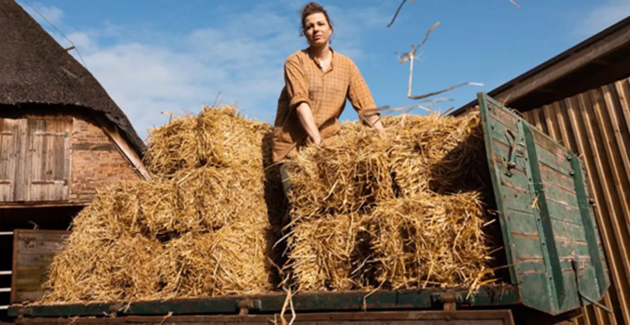 Eine Landwirtin steht stellvertretend für Arbeitsplätze in der regionalen Landwirtschaft.