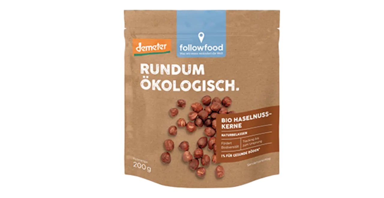 Eine Packung Followfood Bio Demeter Haselnusskerne.