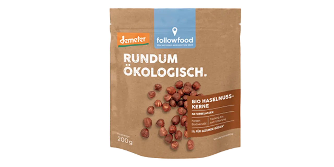 Eine Packung Followfood Bio Demeter Haselnusskerne.
