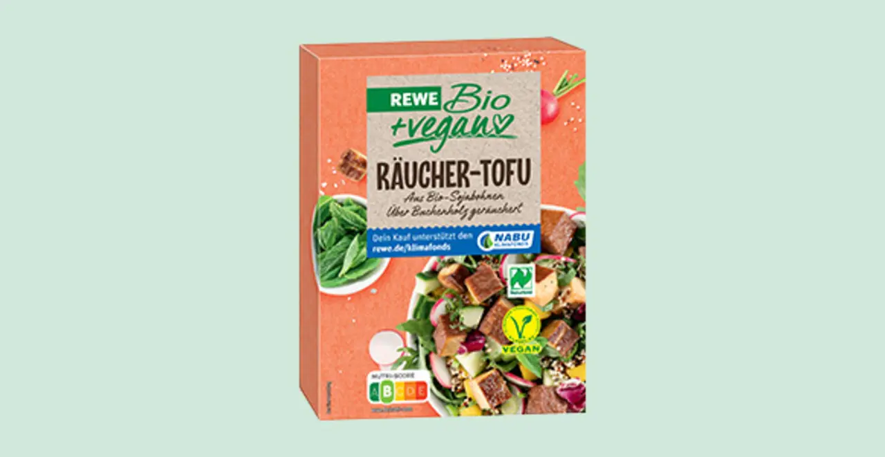 Eine Packung REWE Bio + vegan Räuchertofu.