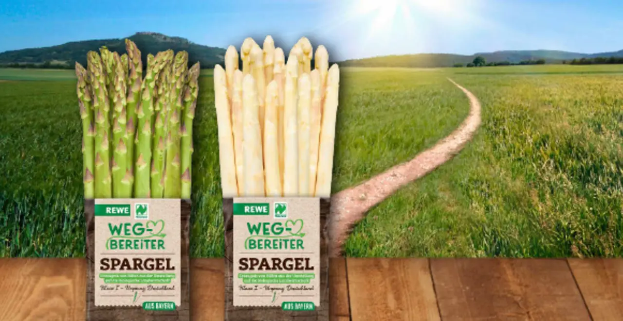 Ein Bund weißer und ein Bund grüner Wegbereiter Spargel mit Naturland Zeichen.