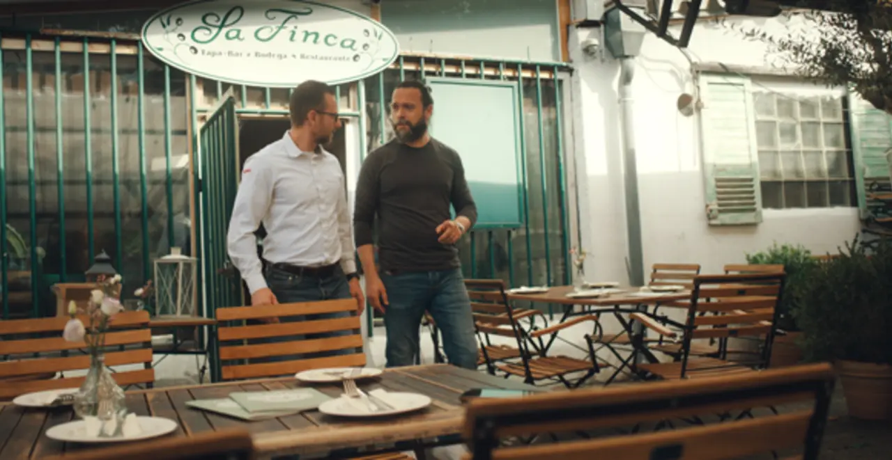 REWE Lokal-Partner Robert Buljat und REWE Kaufmann Andre Becker aus Bonn.