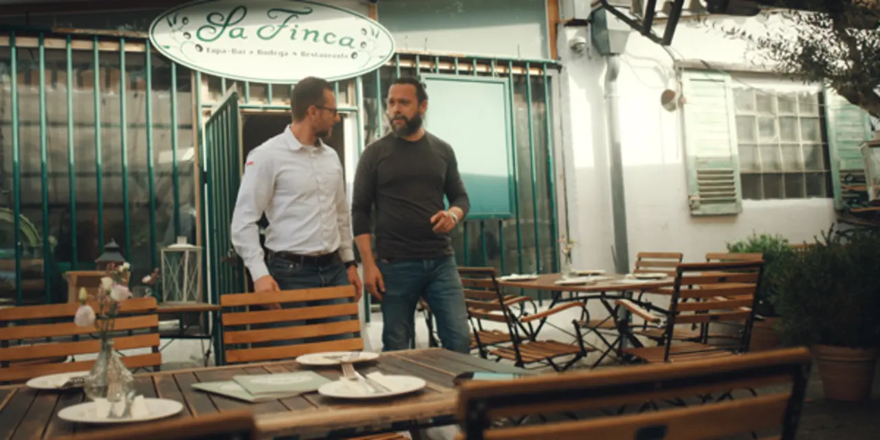 REWE Lokal-Partner Robert Buljat und REWE Kaufmann Andre Becker aus Bonn.