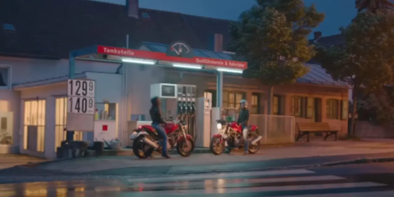 Ein Bild von REWE Kauffrau Petra Schuster und Lokal-Partnerin Susann Daubitz.