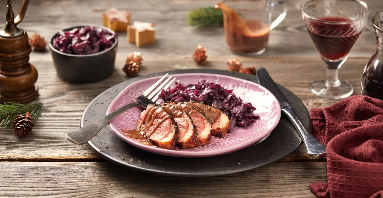 Entenbrust auf Rotkohl mit Lebkuchensauce