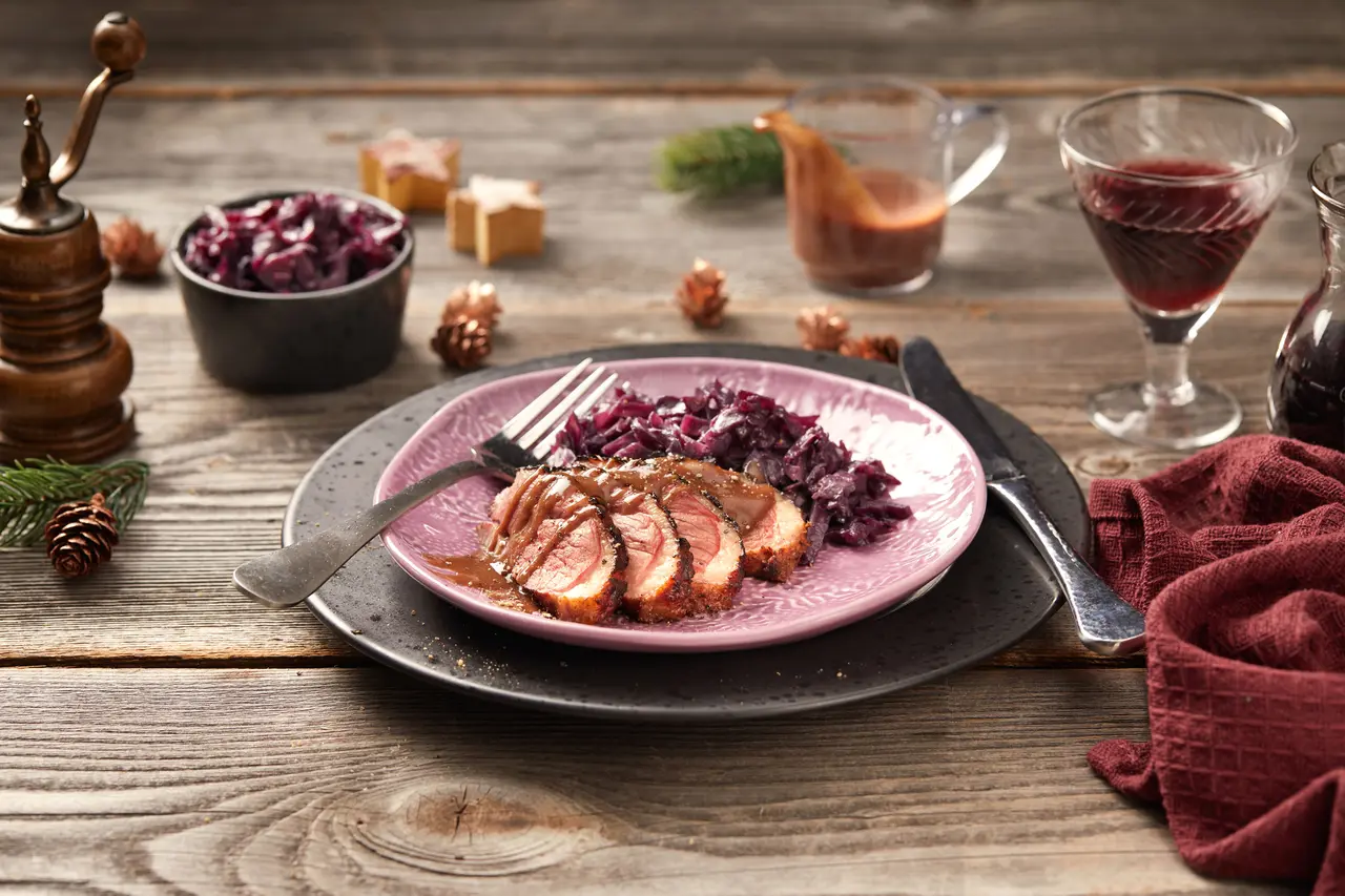 Entenbrust auf Rotkohl mit Lebkuchensauce