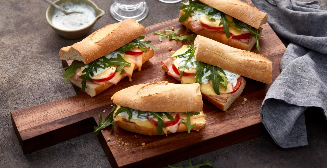 Putenbrust-Croque mit Rucola