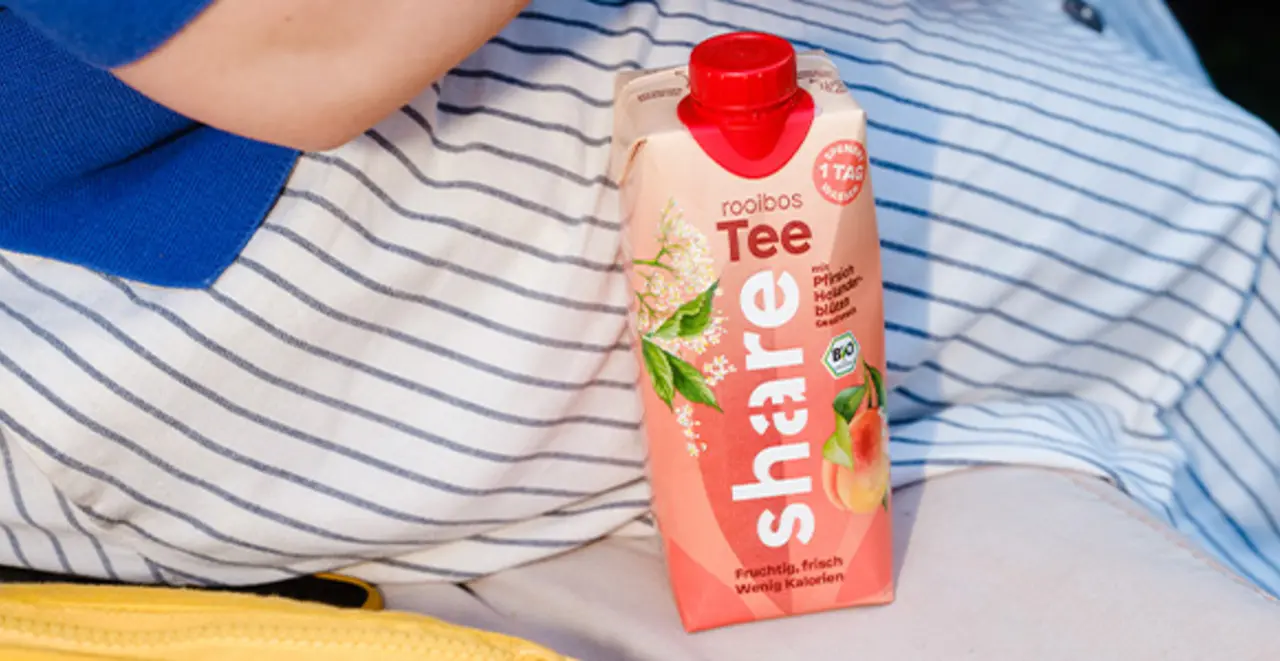 Eine Getränkepackung share rooibos Tee.
