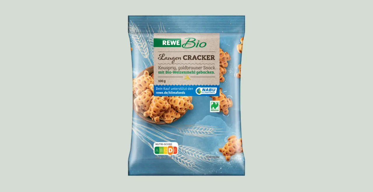 Eine Packung REWE Bio Laugen Cracker. 