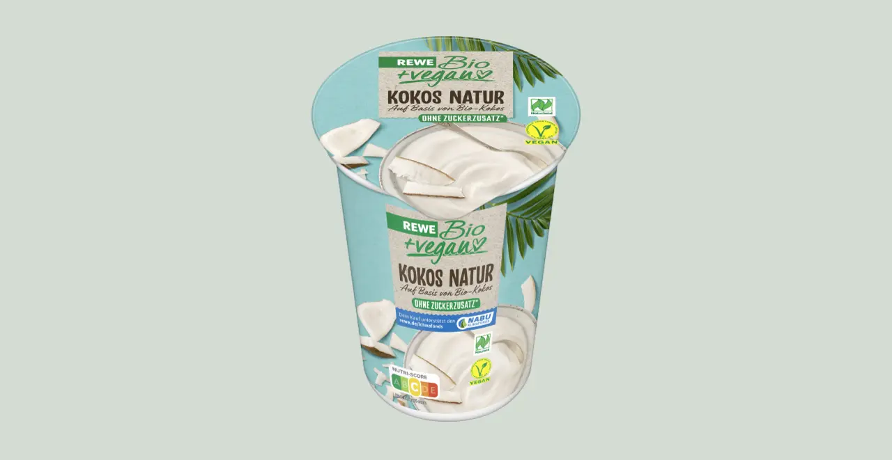 Ein Becher REWE Bio + vegan Kokos Natur. 