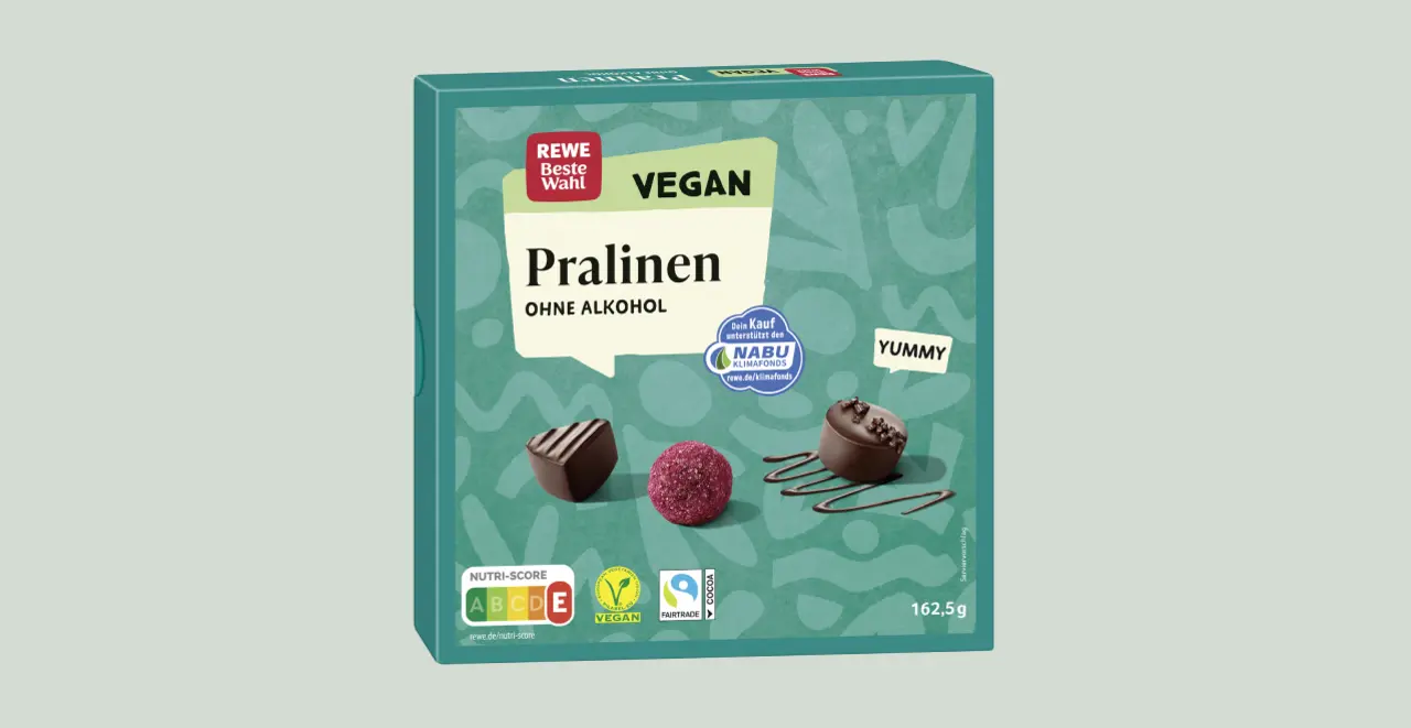Eine Packung REWE Beste Wahl Vegane Pralinen ohne Alkohol.