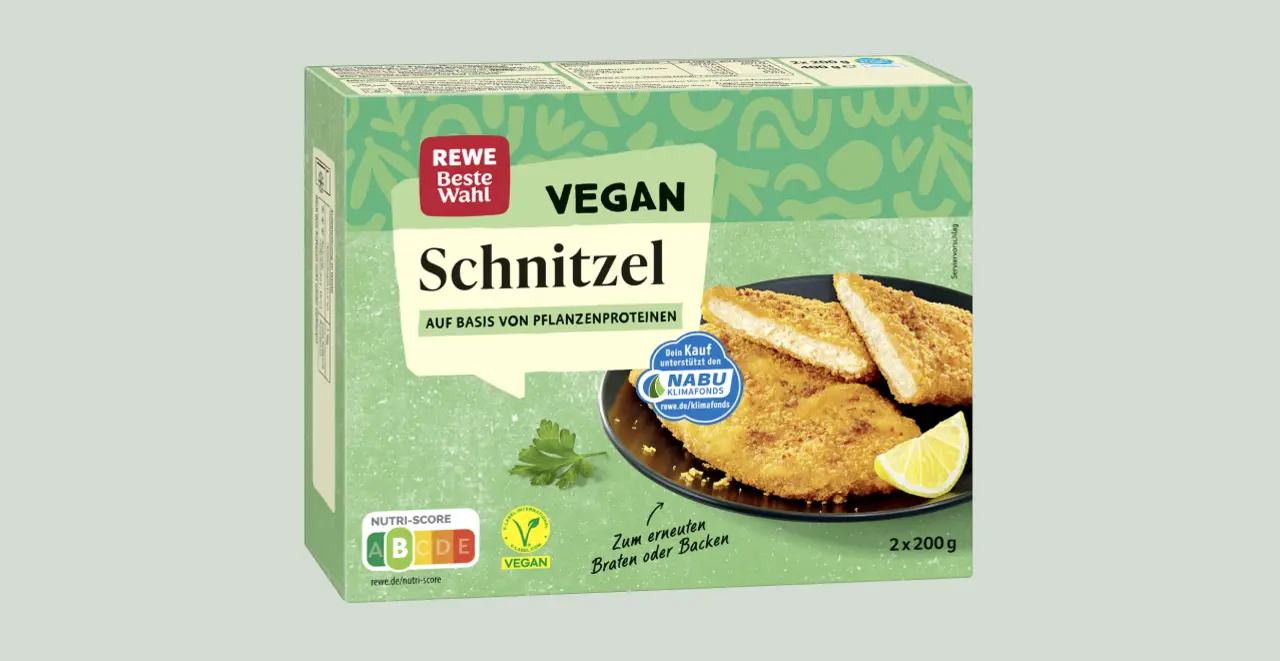Eine Packung REWE Beste Wahl Vegane Schnitzel. 