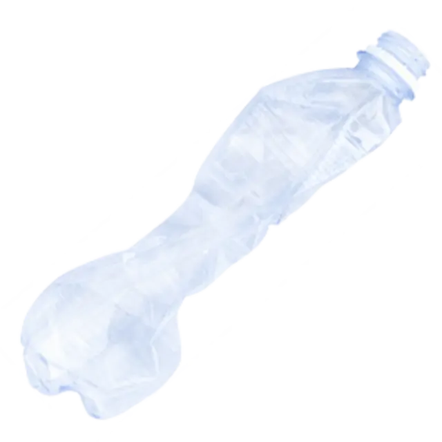 Eine leere, eingedrückte Plastikflasche.