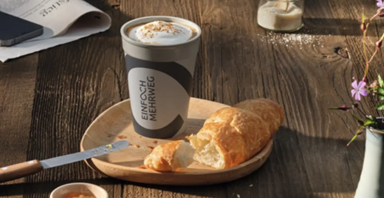 Ein Pfandbecher für warmen Kaffee.