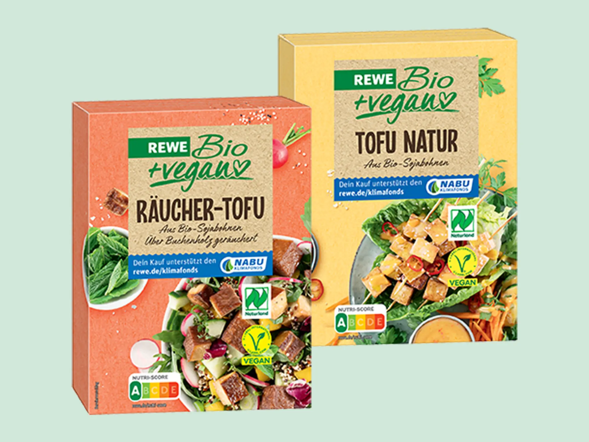 Eine Packung REWE Bio + Vegan Natur- und eine Packung REWE Räuchertofu.